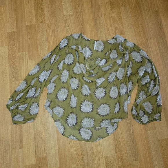 Free People Cowling Around Top small - Picture 2 of 11